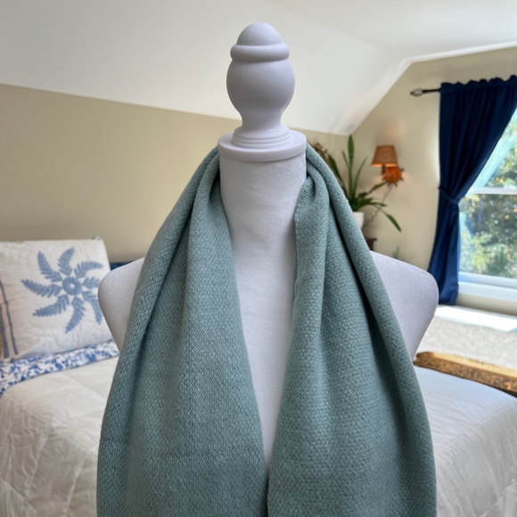 🌿✨🌿 Sage Green Cozy Soft Knit Scarf 🌿✨🌿 - Picture 2 of 8